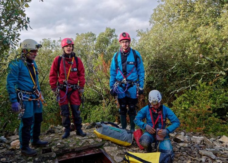 Les spéléologues sortent de leur grotte à l’occasion de leur AG