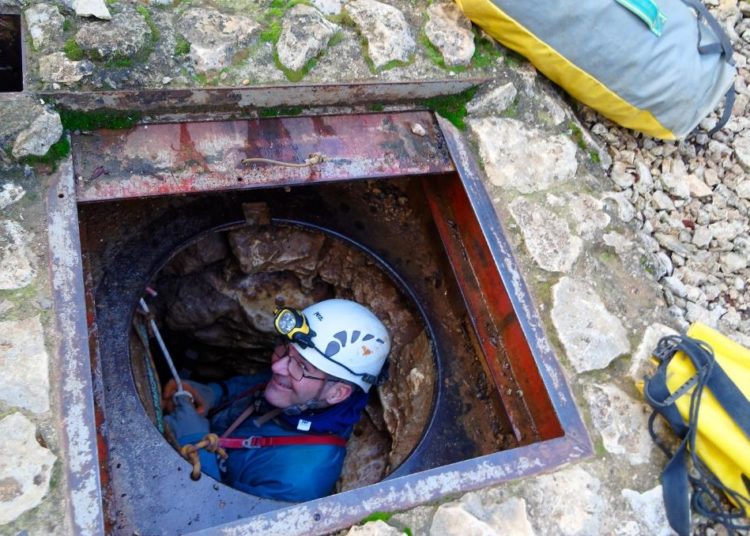Les spéléologues sortent de leur grotte à l’occasion de leur AG
