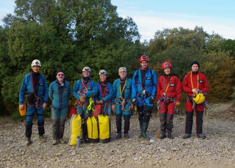Les spéléologues sortent de leur grotte à l’occasion de leur AG